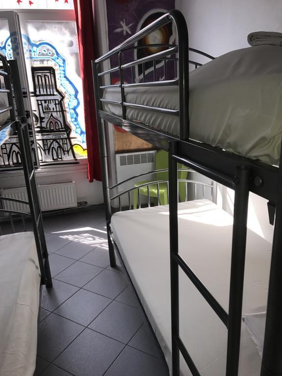 Jacobs Inn Hostel パリ エクステリア 写真