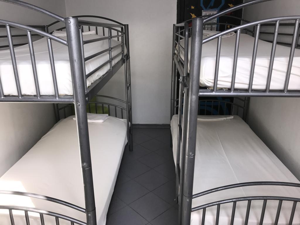 Jacobs Inn Hostel パリ エクステリア 写真